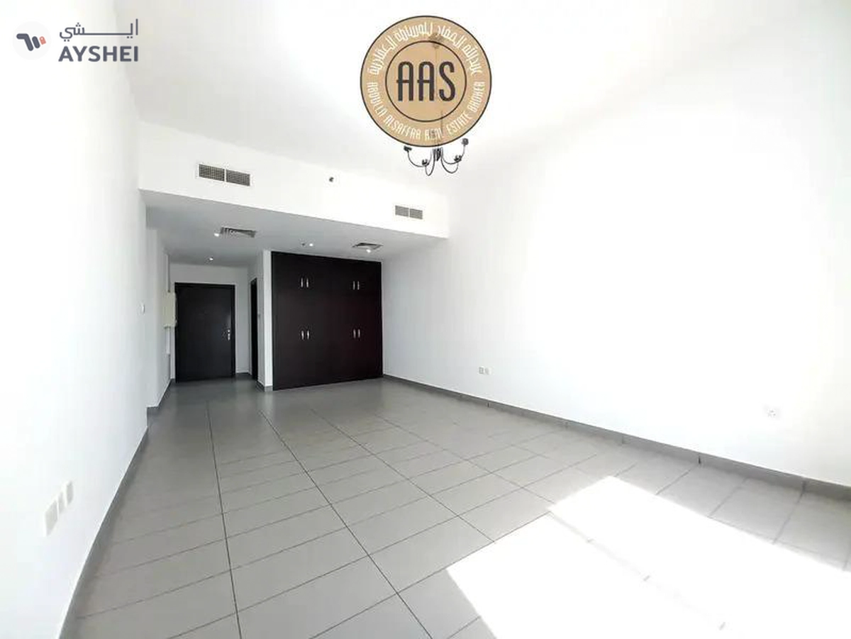 In prime location Chiller free luxurious huge 2bhk with all amenities-8-8