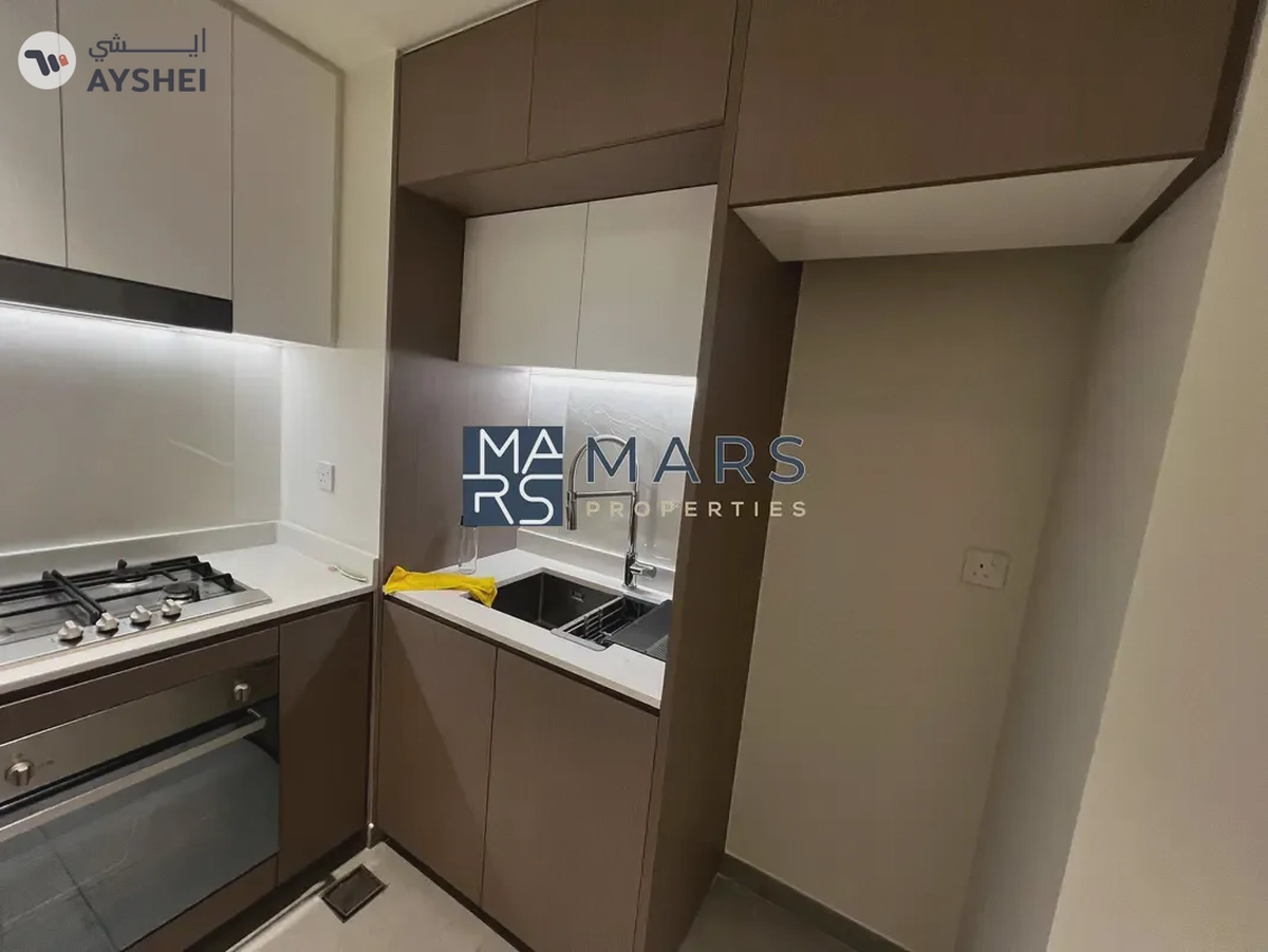 Spacious 1 bedroom | Semi Close Kitchen | Balcony |-2-2