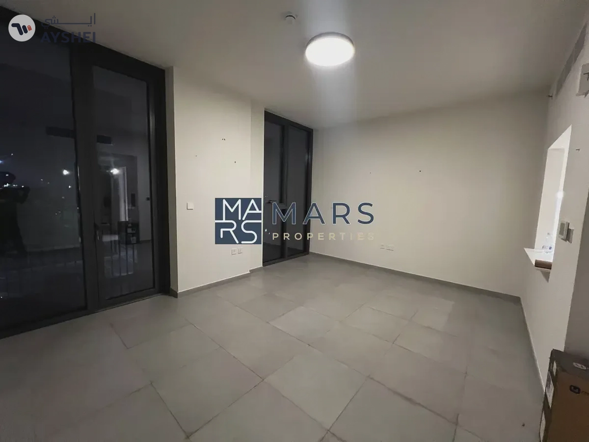 Spacious 1 bedroom | Semi Close Kitchen | Balcony |-4-4