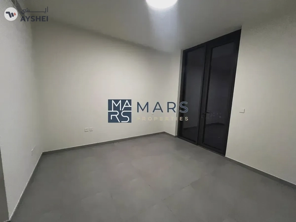 Spacious 1 bedroom | Semi Close Kitchen | Balcony |
