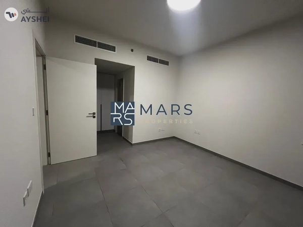 Spacious 1 bedroom | Semi Close Kitchen | Balcony |