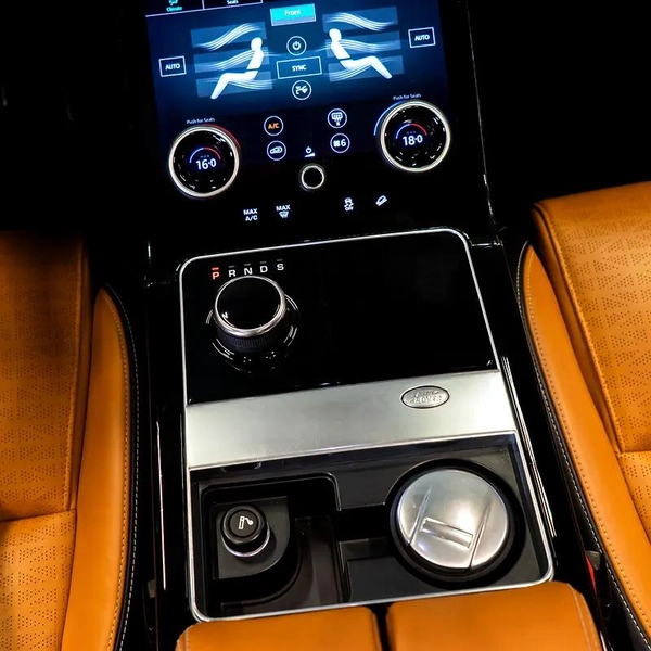 AED 2,572 P.M • 0% Downpayment • Velar P380 HSE R-Dynamic • 1 Year Warranty