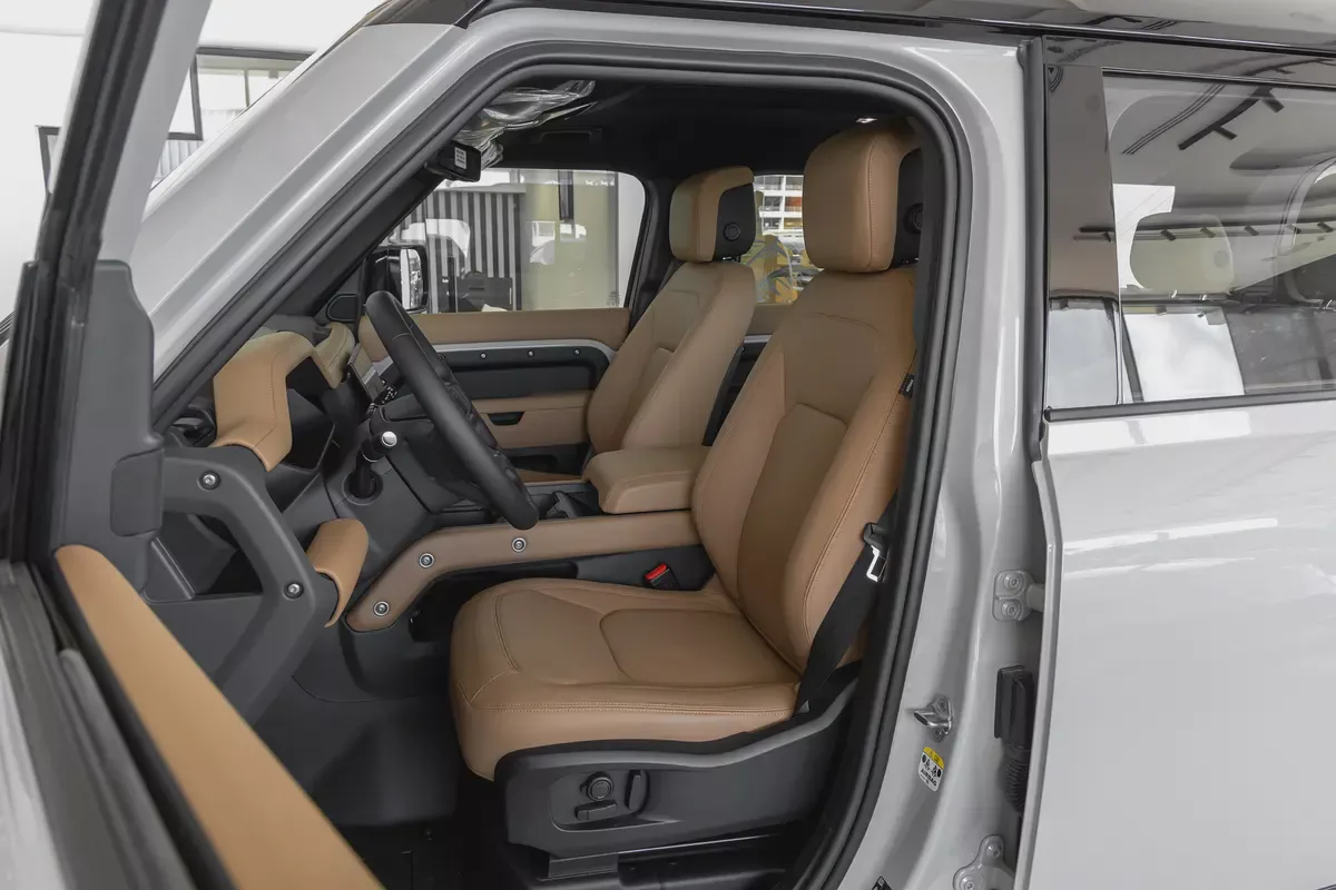 Land Rover Defender | 110 X-Dynamic HSE P400 | GCC Specs | 2026 (Export)-10-10