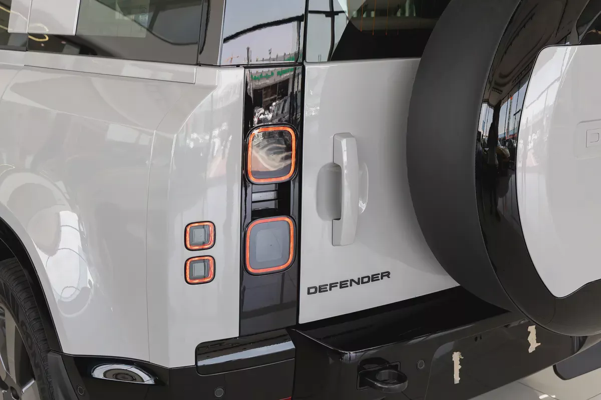 Land Rover Defender | 110 X-Dynamic HSE P400 | GCC Specs | 2026 (Export)-19-19