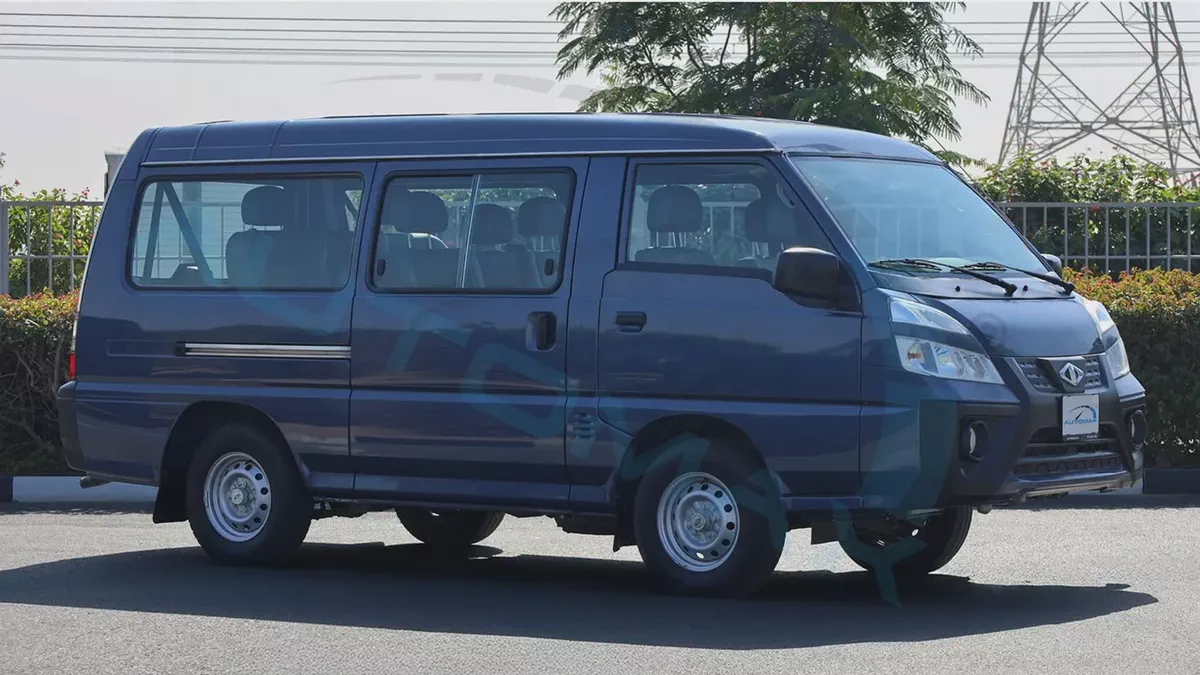 2025 CMC D260 Window Van 2.4L RWD GCC BRAND NEW With 3 Years Or 100,000 Km Warranty-3-3