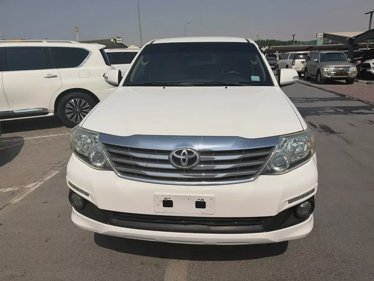 Toyota Fortuner 2015 GXR GCC Specs white color