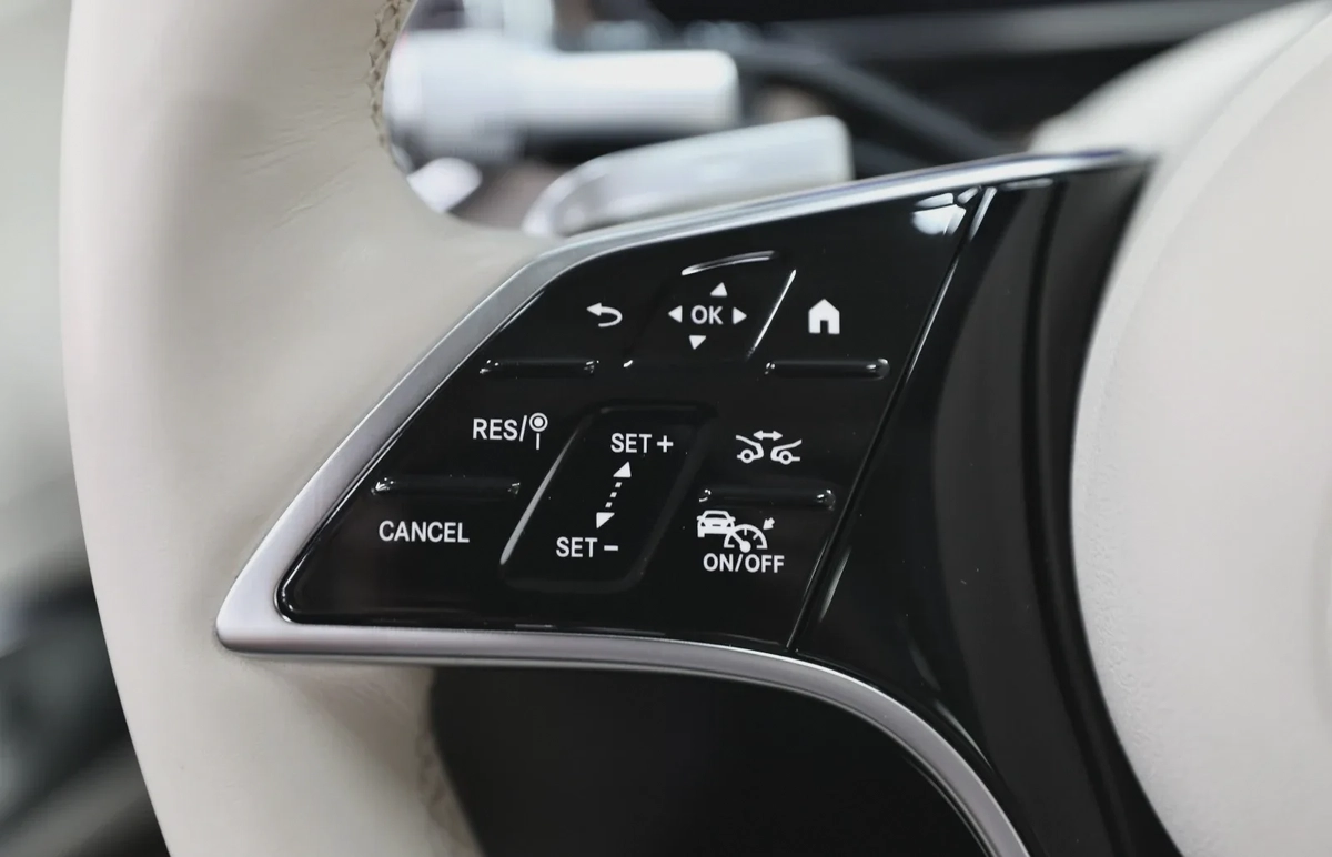 Mercedes-Benz EQS450