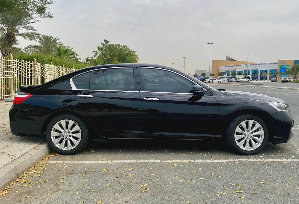 2015 HONDA ACCORD 2.4L FULL OPTION || GCC || ORIGINAL PAINT || FULL AGENCY SERVICE-11-11
