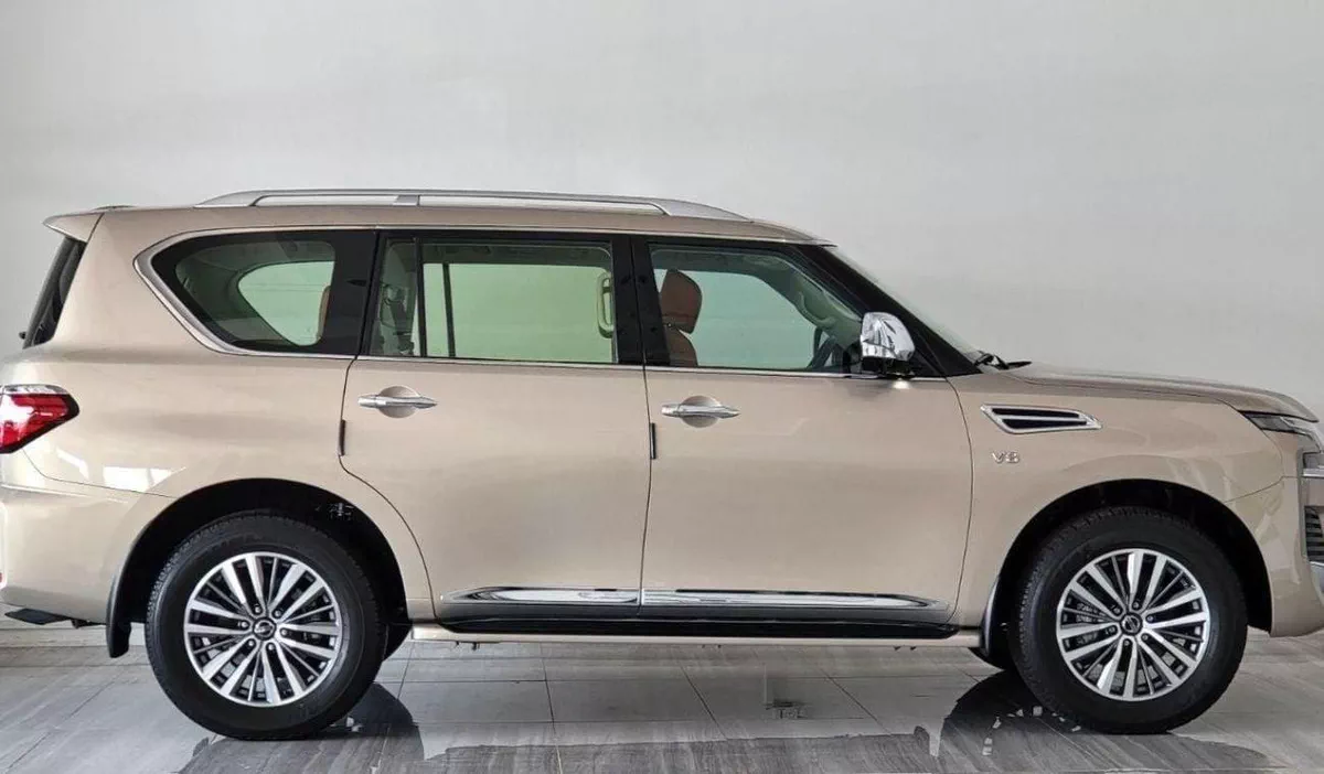 Nissan Patrol SE PLATINUM CITY LE PLATINUM CITY 5.6L-8CYL-400HP PLATINUM RADAR EXCELLENT CONDITION GCC SPECIFICATI-2-0