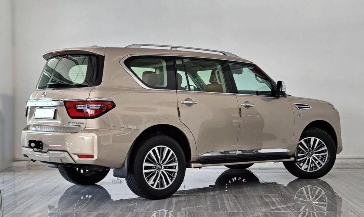 Nissan Patrol SE PLATINUM CITY LE PLATINUM CITY 5.6L-8CYL-400HP PLATINUM RADAR EXCELLENT CONDITION GCC SPECIFICATI-3-0