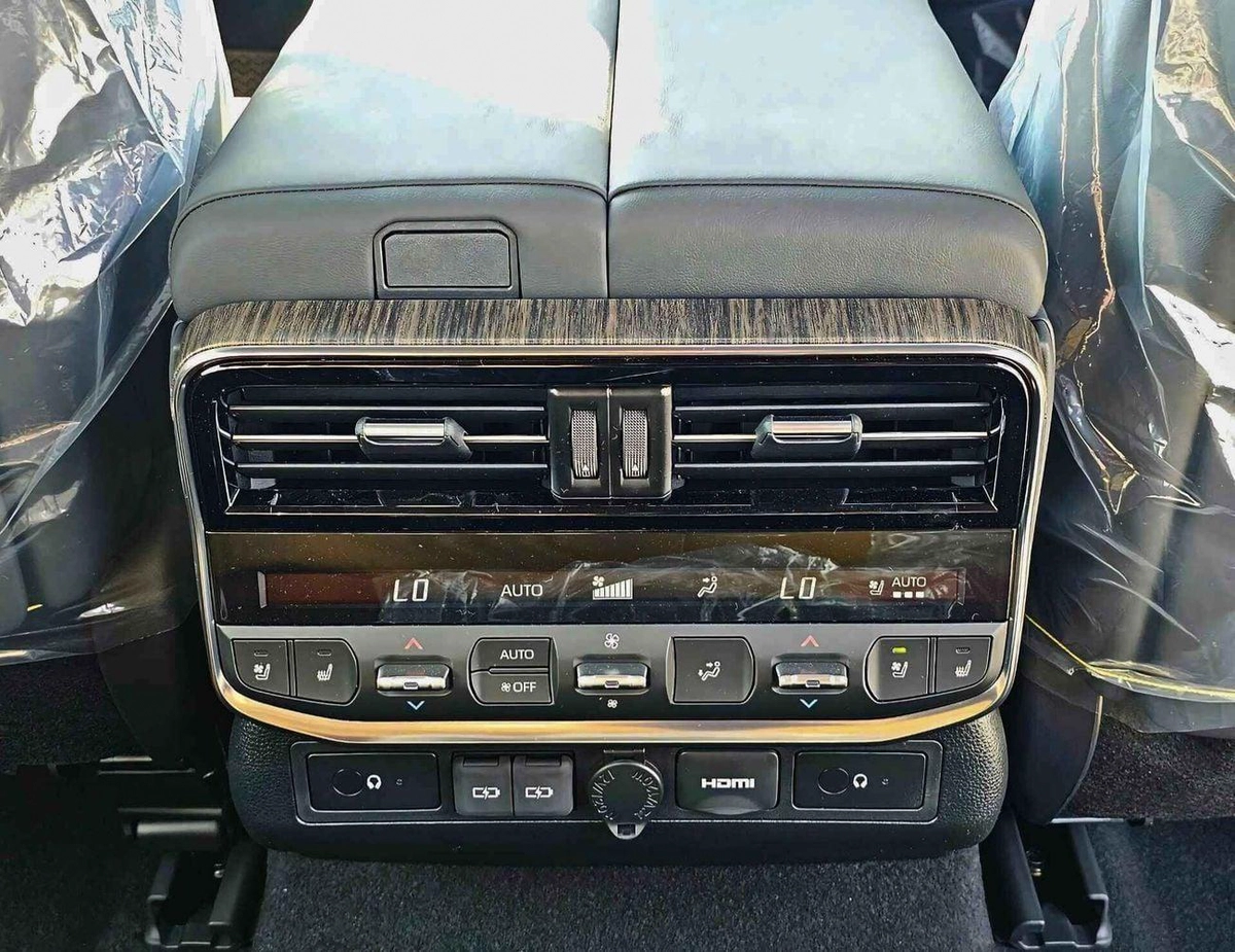 Toyota Land Cruiser VXR 3.3L Diesel Top Variant With RADAR | HUD | BIG DVD | JBL | GCC Specs (CODE # VXR-Z)-10-0