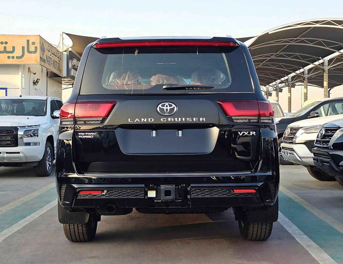 Toyota Land Cruiser VXR 3.3L Diesel Top Variant With RADAR | HUD | BIG DVD | JBL | GCC Specs (CODE # VXR-Z)-1-0