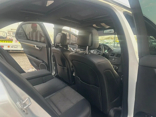 Mercedes-Benz C-Class C200 2010 | GCC Specs | Well Maintained