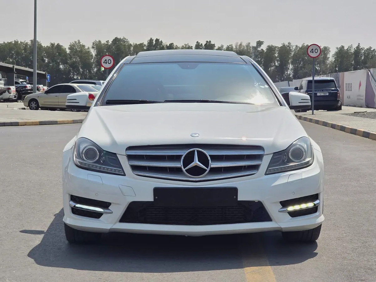 Mercedes-Benz C-Class C280 2016 | GCC Specs | Low Mileage | Pristine Condition-1-1