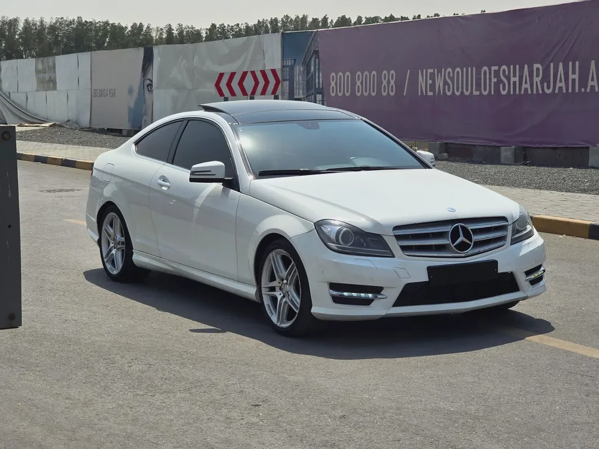 Mercedes-Benz C-Class C280 2016 | GCC Specs | Low Mileage | Pristine Condition-3-3