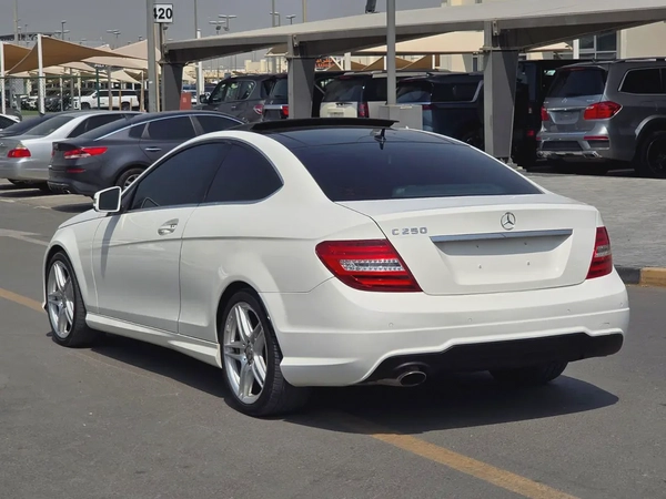 Mercedes-Benz C-Class C280 2016 | GCC Specs | Low Mileage | Pristine Condition