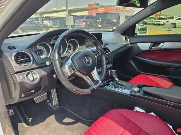 Mercedes-Benz C-Class C280 2016 | GCC Specs | Low Mileage | Pristine Condition