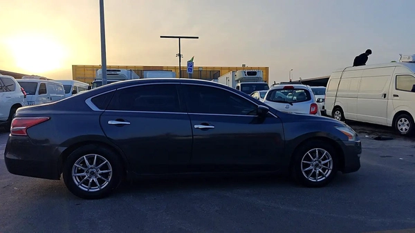 Nissan Altima SV 2013 - GCC Specs - Well Maintained