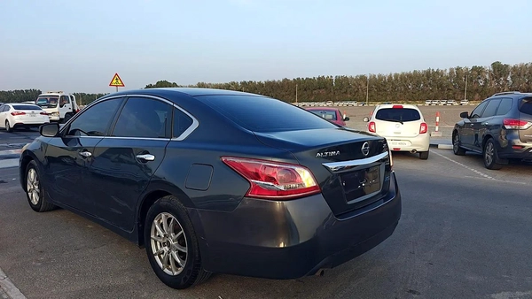 Nissan Altima SV 2013 - GCC Specs - Well Maintained