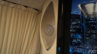 Mercedes Benz V300 VIP BUSINESS VAN –  FULL LUXURY OPTION | BRAND NEW | GCC | 2025-16