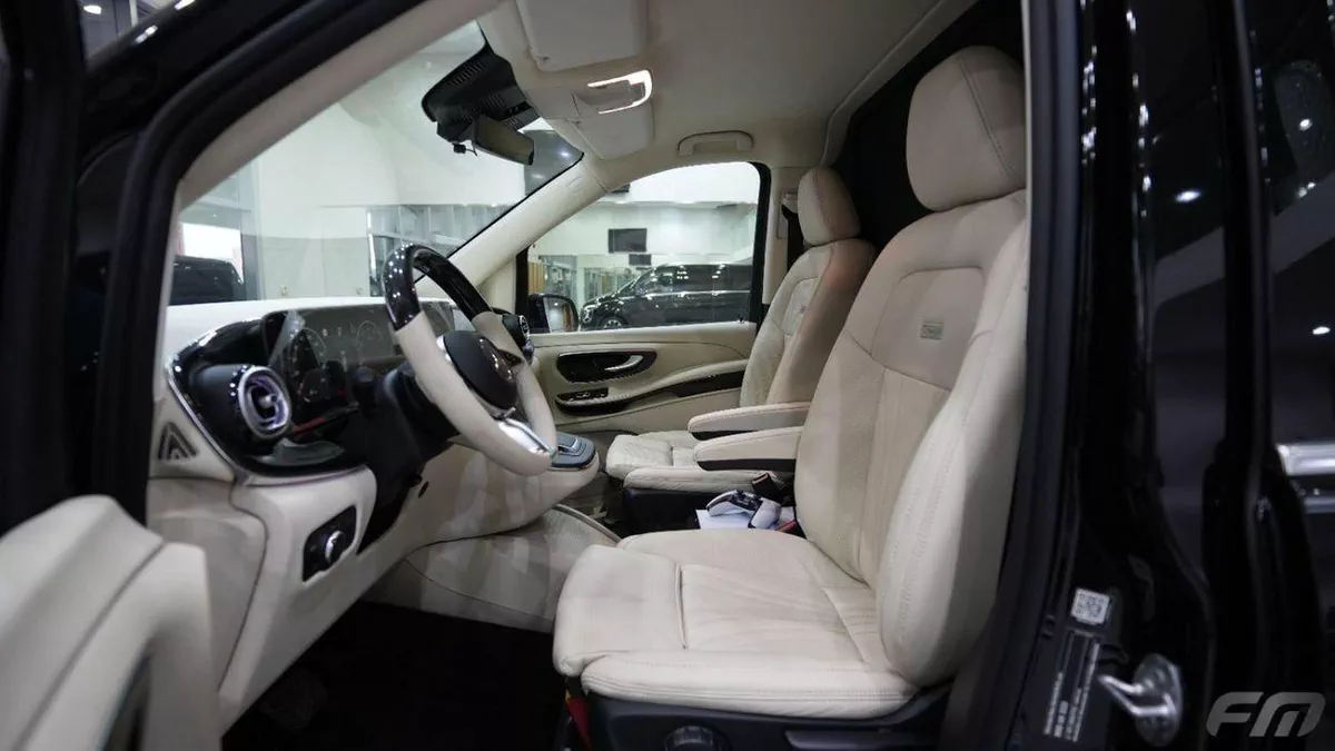 Mercedes Benz V300 VIP BUSINESS VAN –  FULL LUXURY OPTION | BRAND NEW | GCC | 2025-20-0