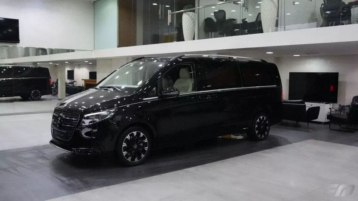 Mercedes Benz V300 VIP BUSINESS VAN –  FULL LUXURY OPTION | BRAND NEW | GCC | 2025-2-0
