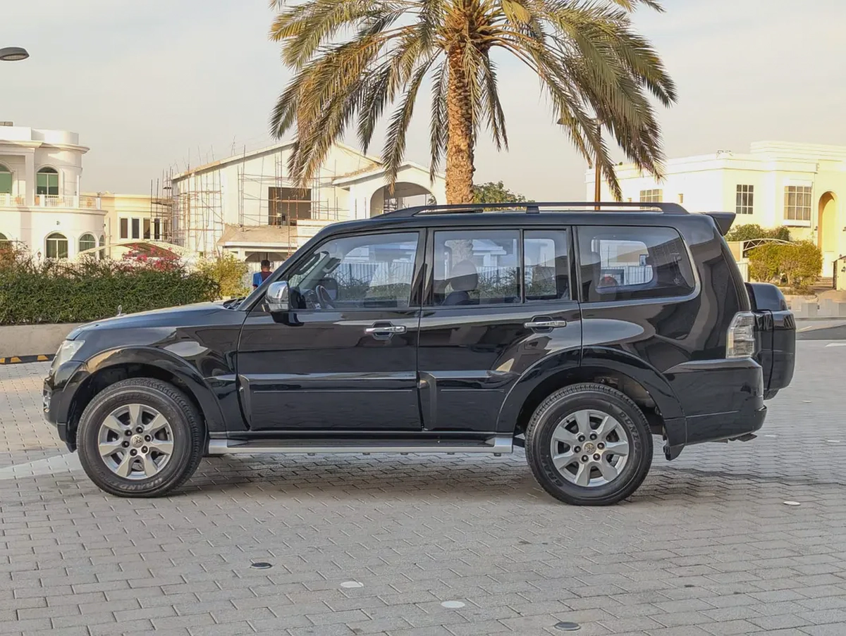 MITSUBISHI PAJERO 2016 GLS TOP FULL OPTION GCC V6 3.5L IN EXCELLENT CONDITION