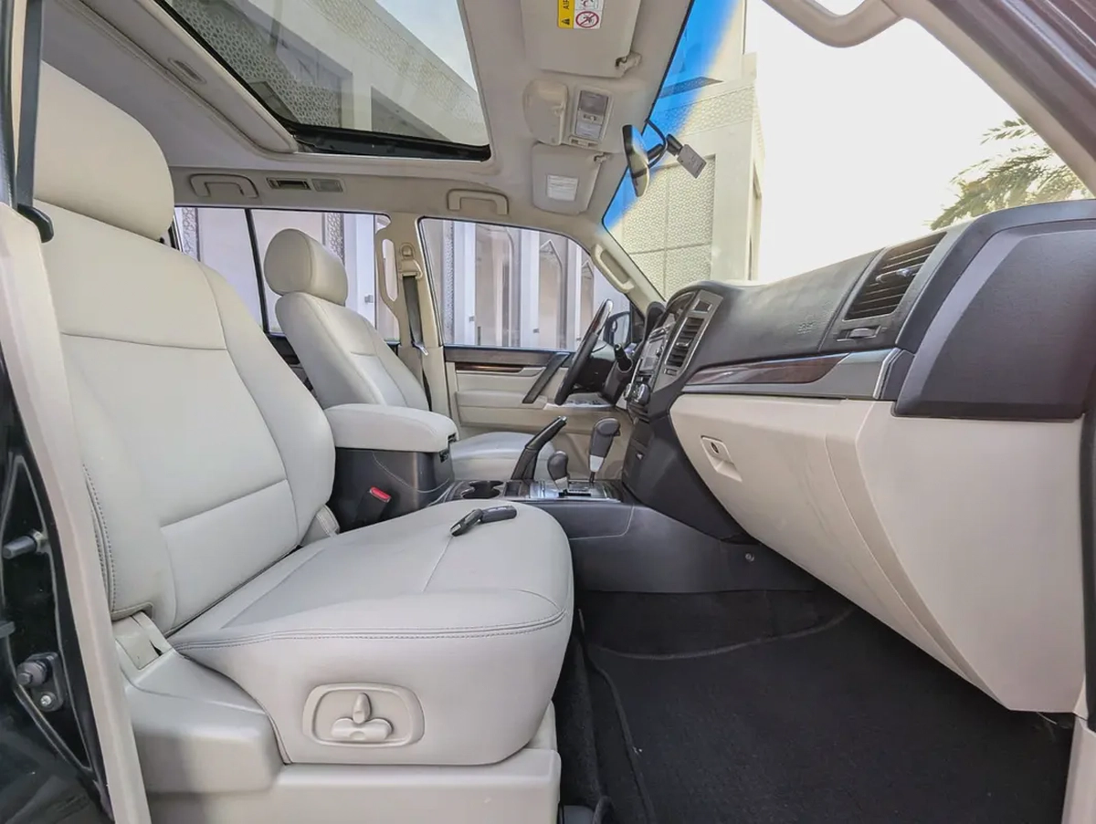 MITSUBISHI PAJERO 2016 GLS TOP FULL OPTION GCC V6 3.5L IN EXCELLENT CONDITION