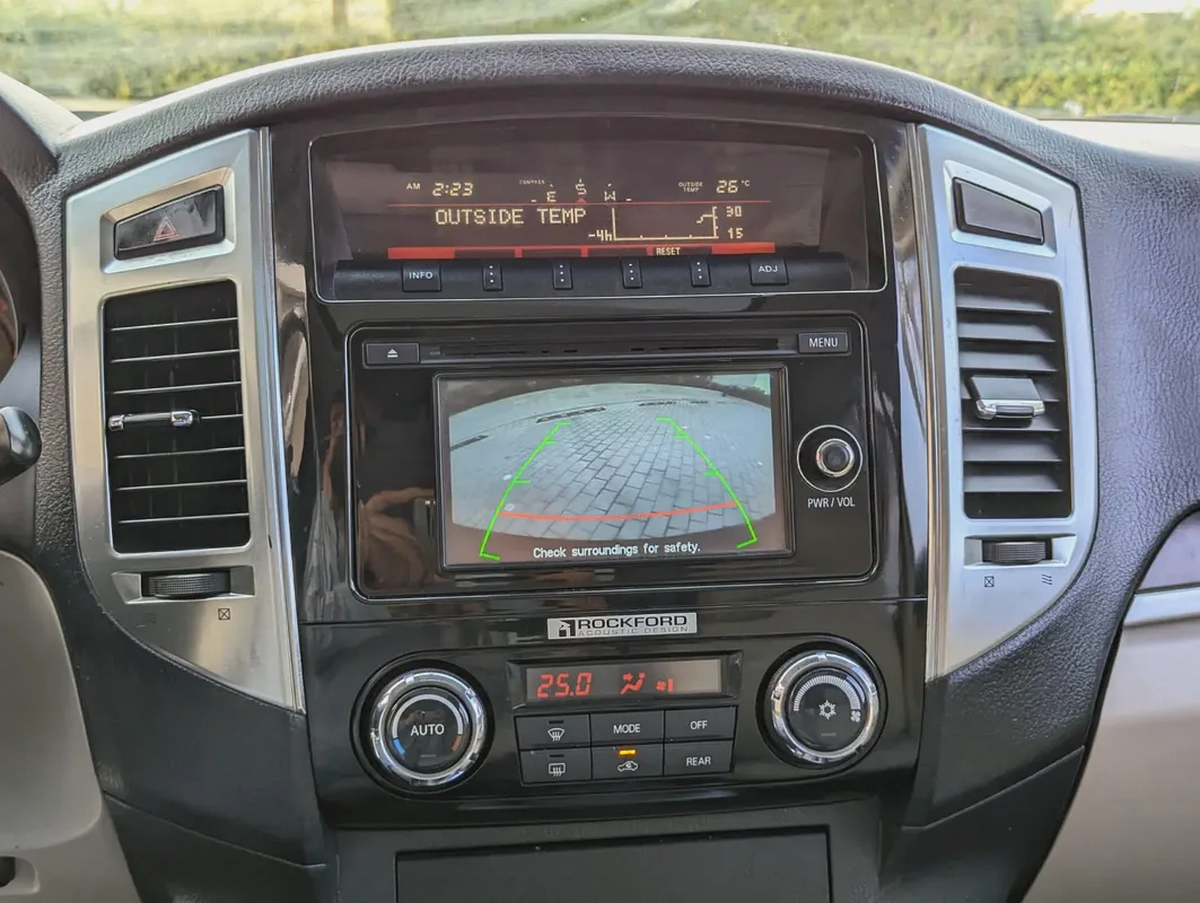 MITSUBISHI PAJERO 2016 GLS TOP FULL OPTION GCC V6 3.5L IN EXCELLENT CONDITION