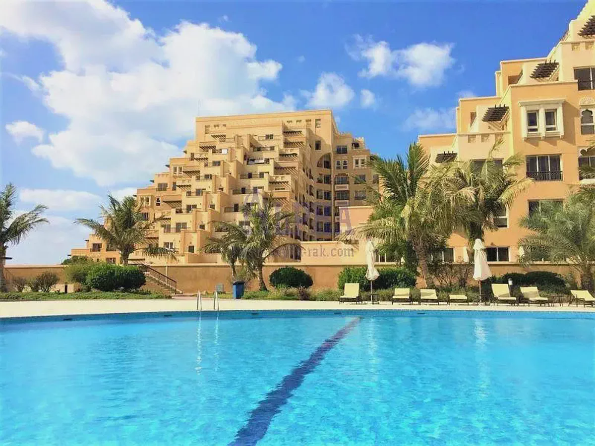 Large Furnished-Studio Partial Sea View