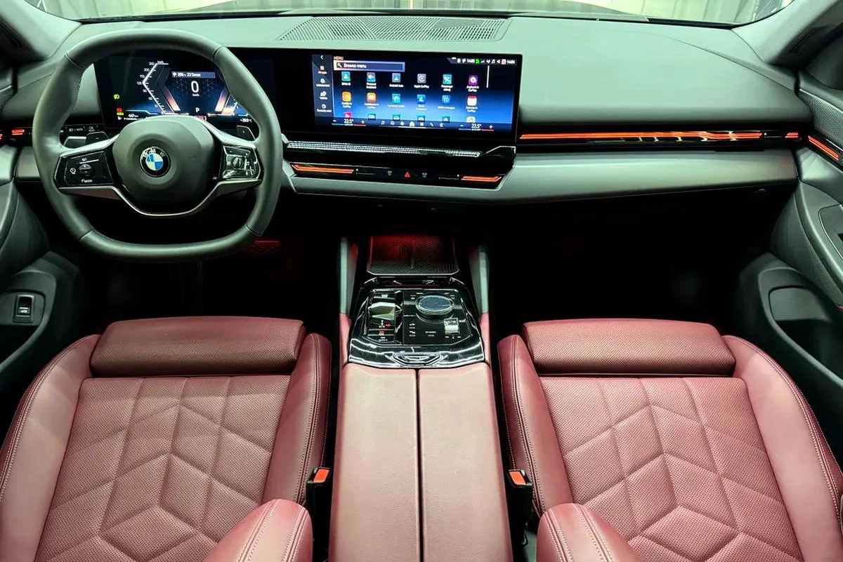 BMW 5 Series 520 2025 | Full PPF | GCC | Low Mileage | AGMC Warranty 2030 | AGMC Service 2030-7-7
