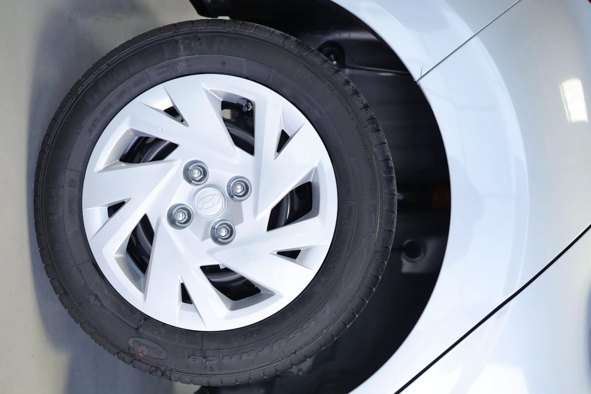 HYUNDAI GRAND i10 MODEL 2026 GCC SPECS-14-14