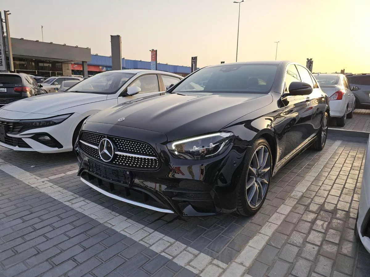 Mercedes Benz E200 PREMIUM Mercedes E200 Black 2.0L Turbo 2023 Model GCC-1-0