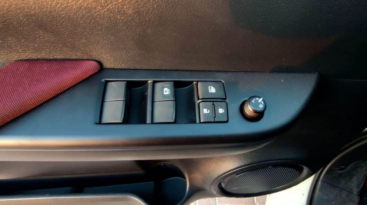 Toyota Hilux GL HILUX 2.7L AT PETROL