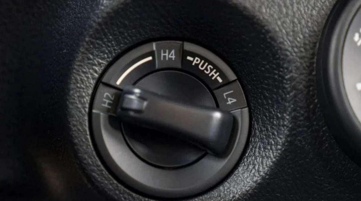 Toyota Hilux DLX TOYOTA HILUX 2.4L DIESEL MT 2024