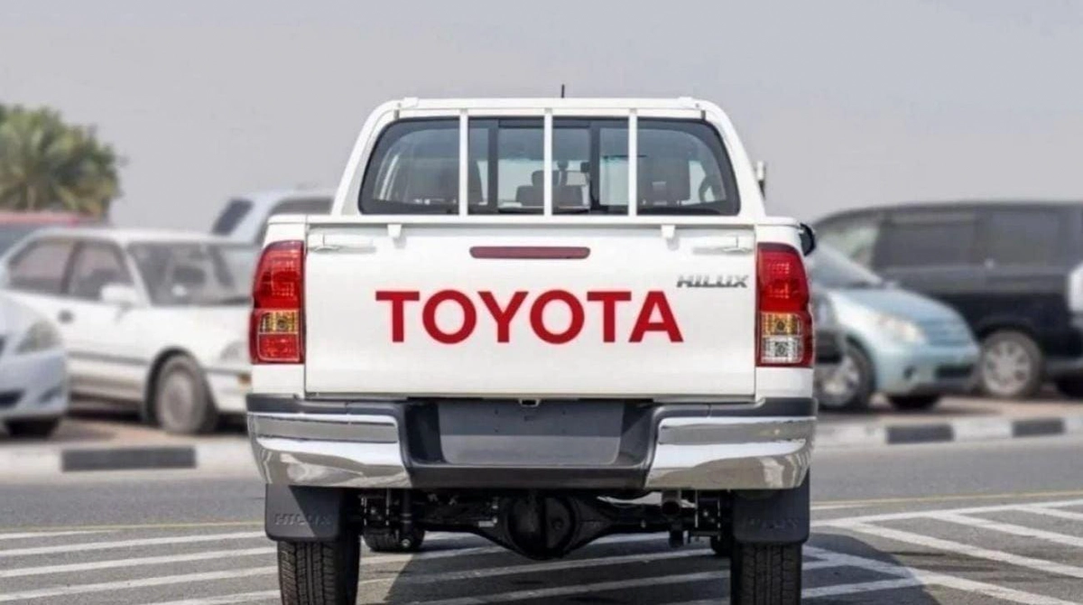 Toyota Hilux DLX TOYOTA HILUX 2.4L DIESEL MT 2024