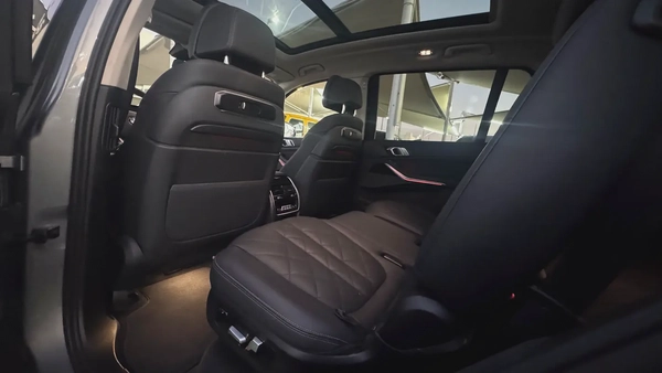 2025 BMW X7 xDrive40i - American Specsبي ام دبليو اكس ٧ موديل ٢٠٢٥ وارد امريكا كلين تايتل