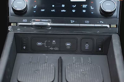 Hyundai Santa Fe Calligraphy 2024 GCC Specs 23,000 KM-6
