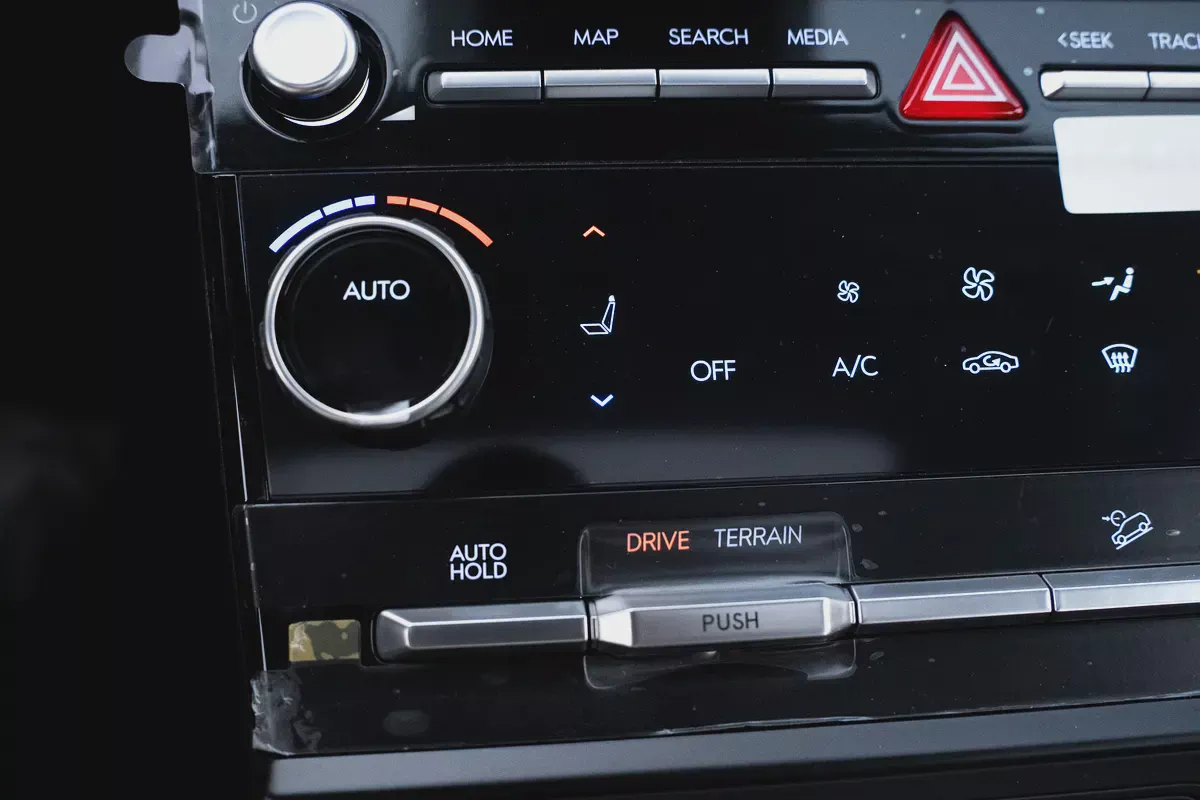 Hyundai Santa Fe Calligraphy 2024 GCC Specs 23,000 KM-15-15