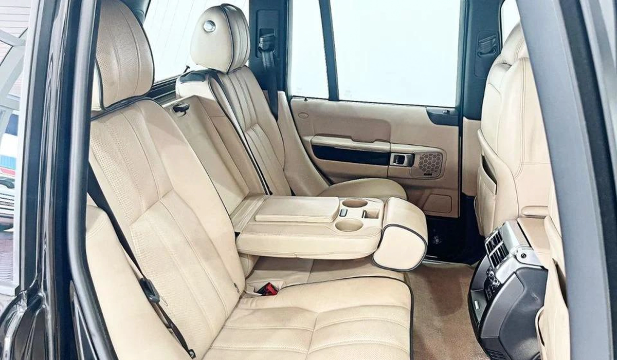 Land Rover Range Rover VOUGE SUPER CHARGED V8 5L-8CYL - NO ACCIDENT-4-4