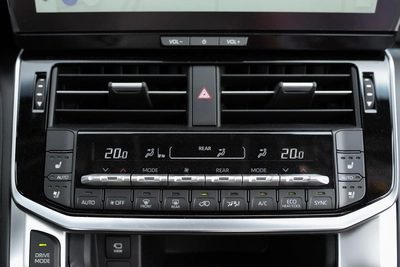 Toyota Land Cruiser VXR-4