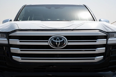 Toyota Land Cruiser VXR-16