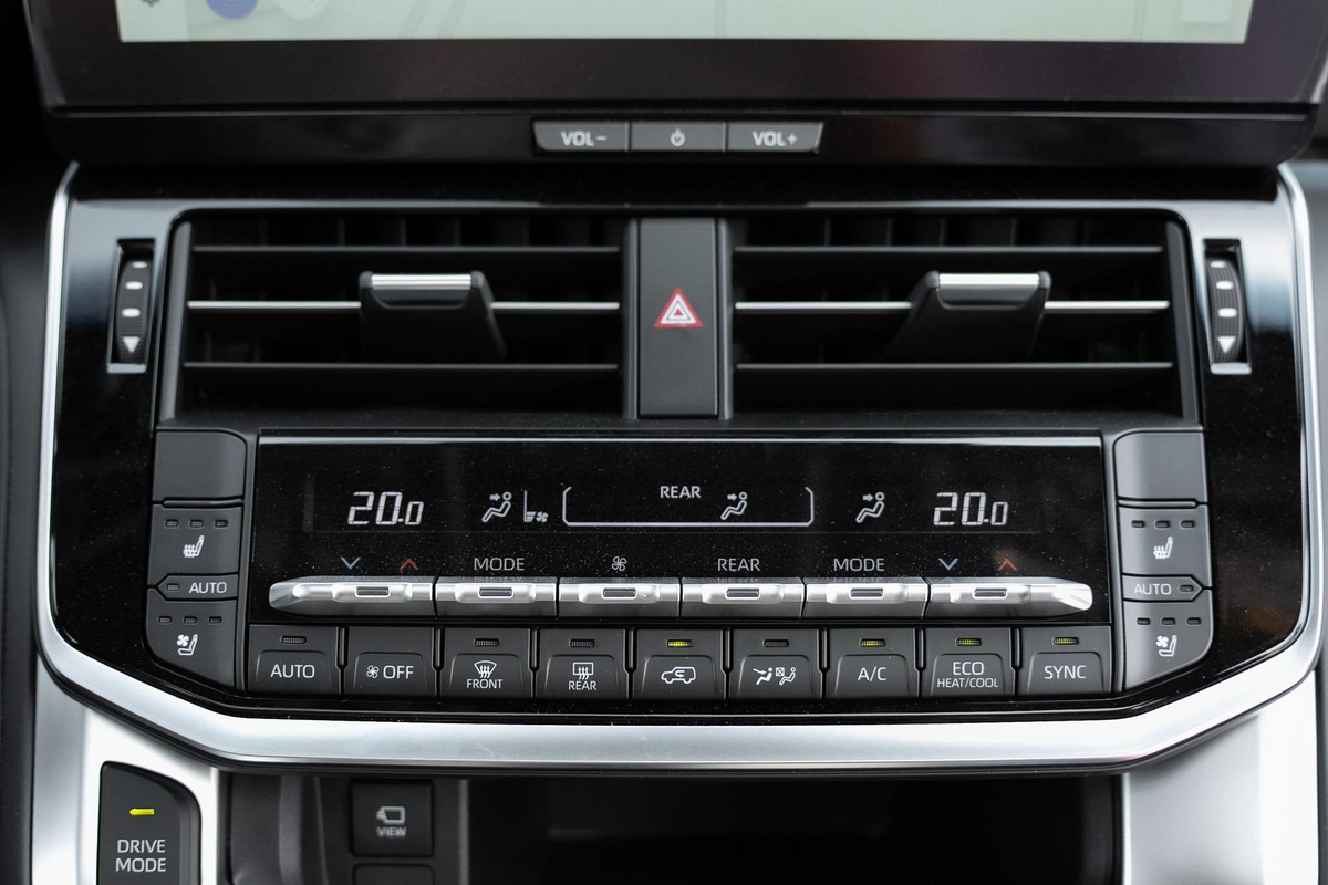 Toyota Land Cruiser VXR-4-4