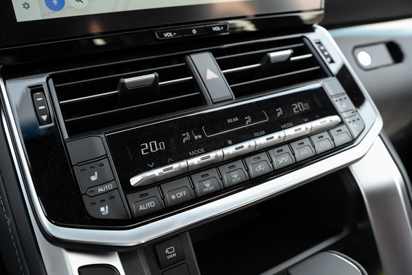 Toyota Land Cruiser VXR