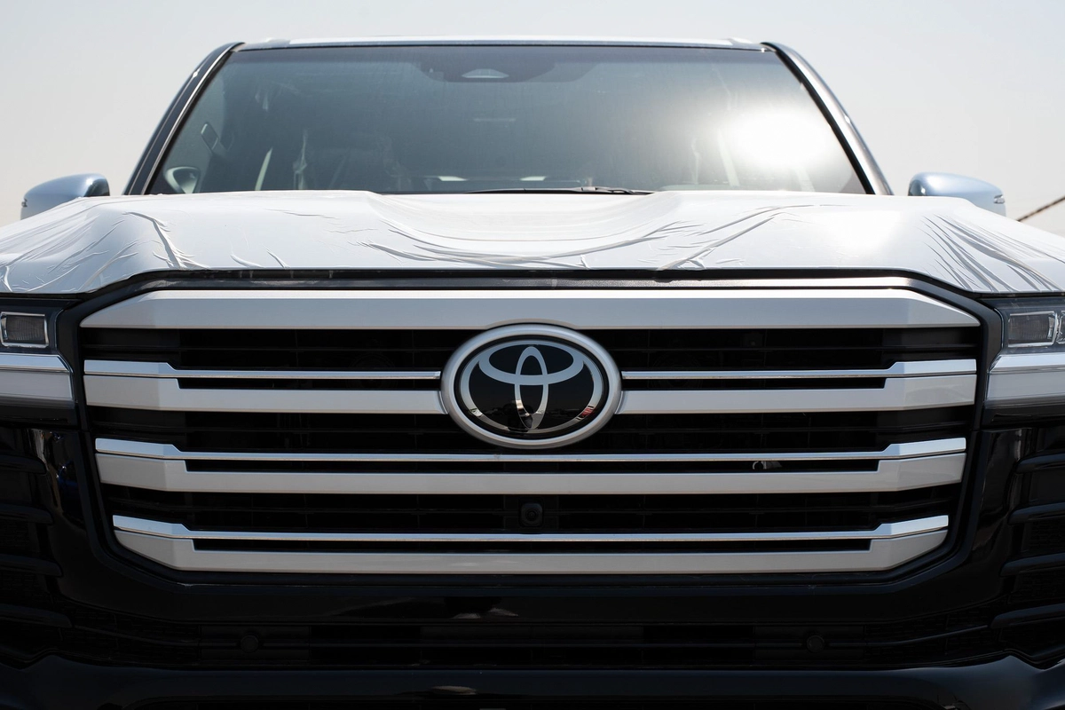 Toyota Land Cruiser VXR-16-16