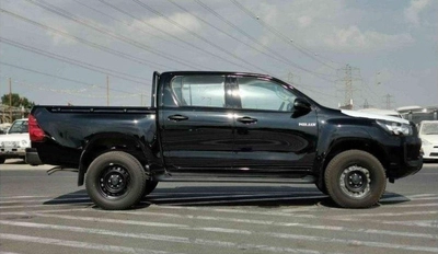 Toyota Hilux HILUX 2.4L MT MED OPTION DIESEL 2025-6