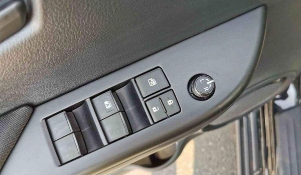 Toyota Hilux HILUX 2.4L MT MED OPTION DIESEL 2025