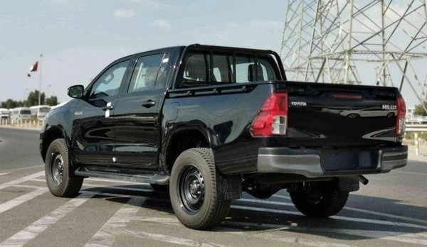 Toyota Hilux HILUX 2.4L MT MED OPTION DIESEL 2025