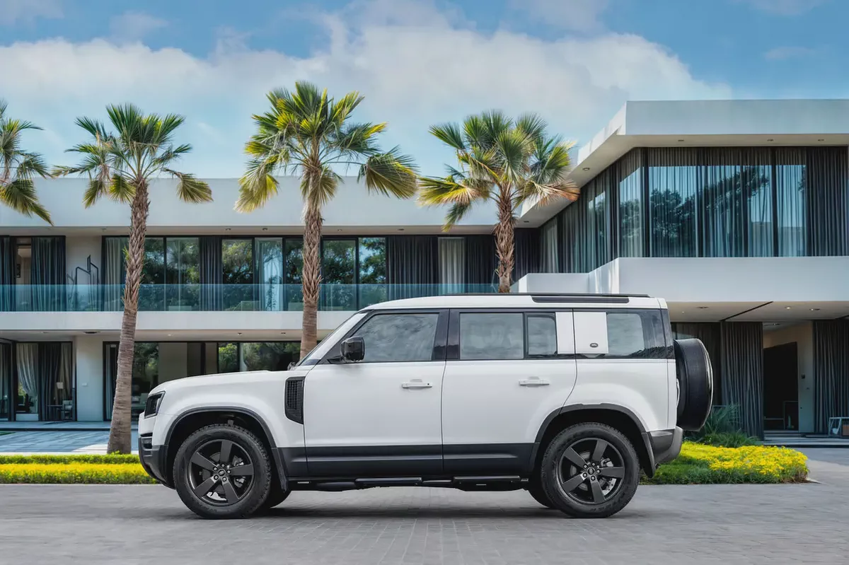 5,543 P.M |  Defender 110 SE P300 | 0% Downpayment |  AL TAYER WARRANTY!-1-1