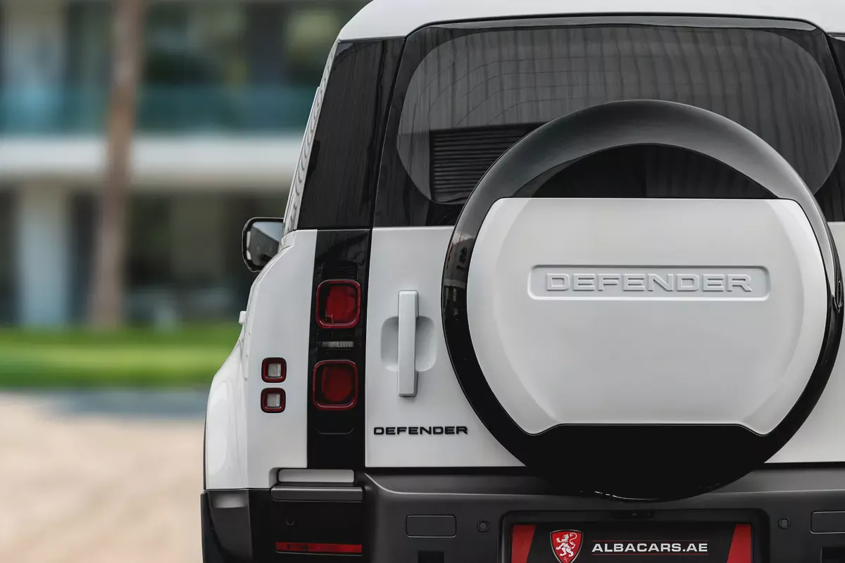 5,543 P.M |  Defender 110 SE P300 | 0% Downpayment |  AL TAYER WARRANTY!-5-5